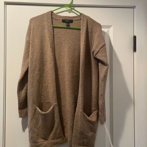 Oversized fuzzy sweater with pockets